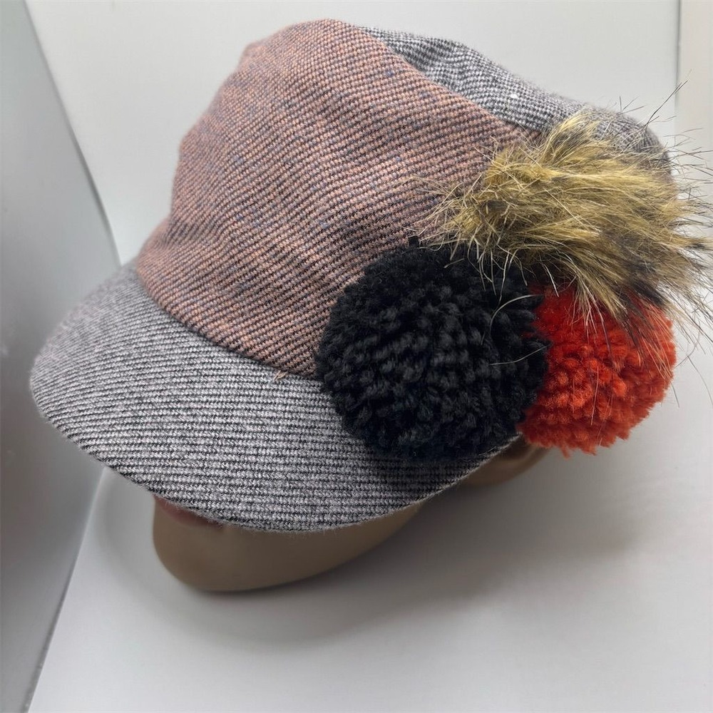 D&Y Women's Multicolor Cap with Pom Pom Accents One Size Chic‎ Casual